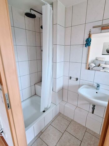 Bad mit Dusche Bad mit Dusche