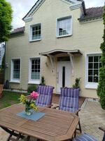 95qm Villa, Garten, Terrasse mit Stühle und Sonnenliegen, Grillmöglichkeit 95qm Villa, Garten, Terrasse mit Stühle und Sonnenliegen, Grillmöglichkeit