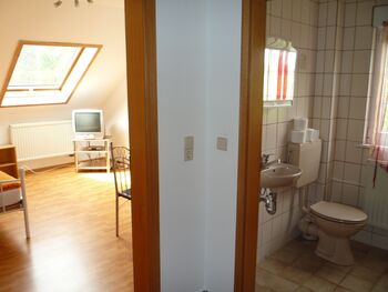2-Zimmer-Wohnung Dachgeschoss 2-Zimmer-Wohnung Dachgeschoss