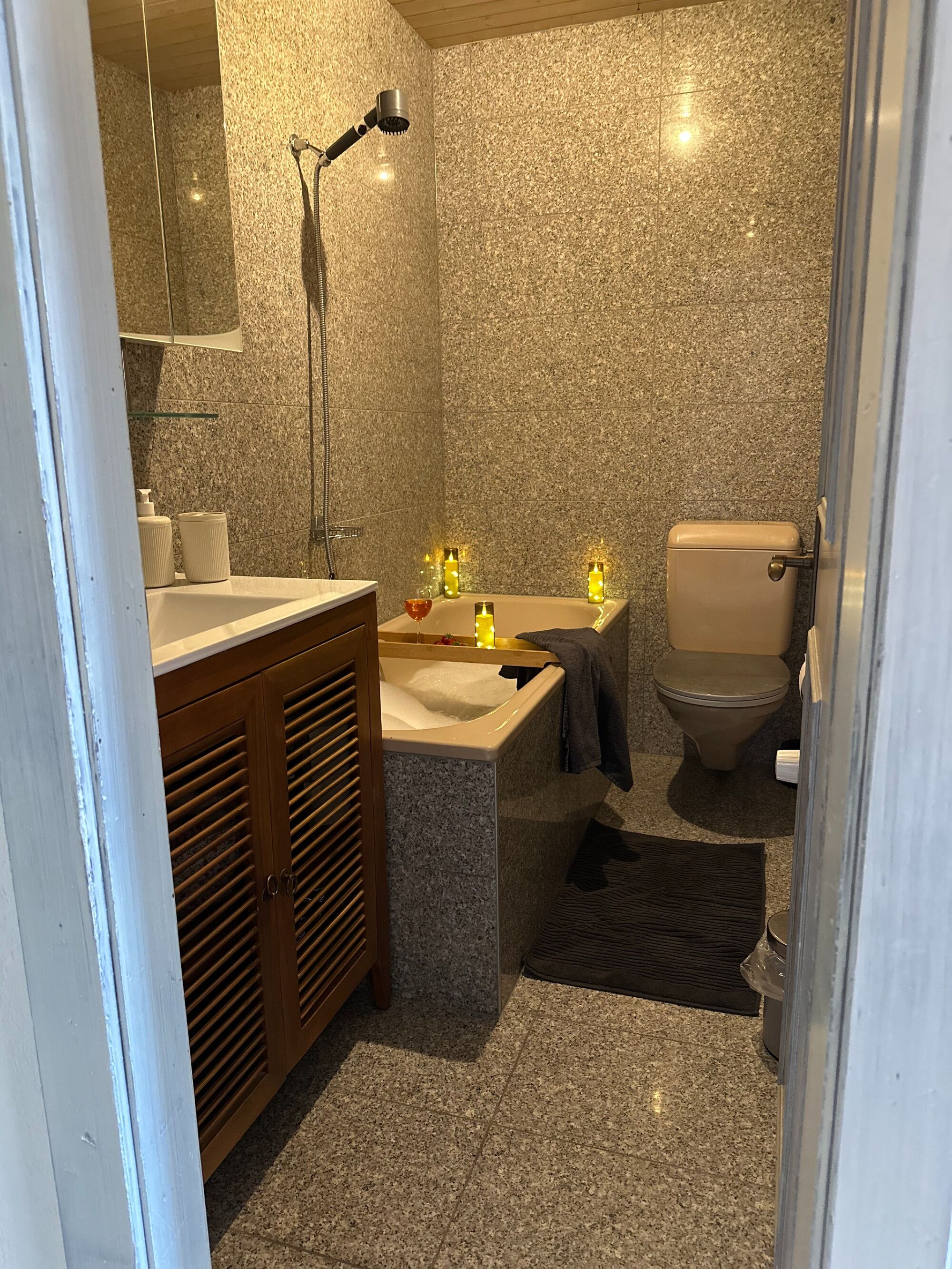 Eigenes Badezimmer im grossen Schlafzimmer Eigenes Badezimmer im grossen Schlafzimmer