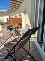 Balkon mit Aussicht und Bergpanorama Balkon mit Aussicht und Bergpanorama