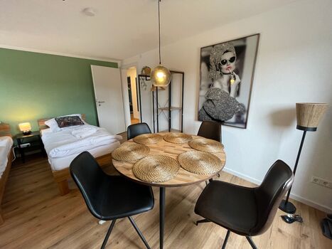 Haus mit 3 Wohnungen bis 16 Personen Haus mit 3 Wohnungen bis 16 Personen