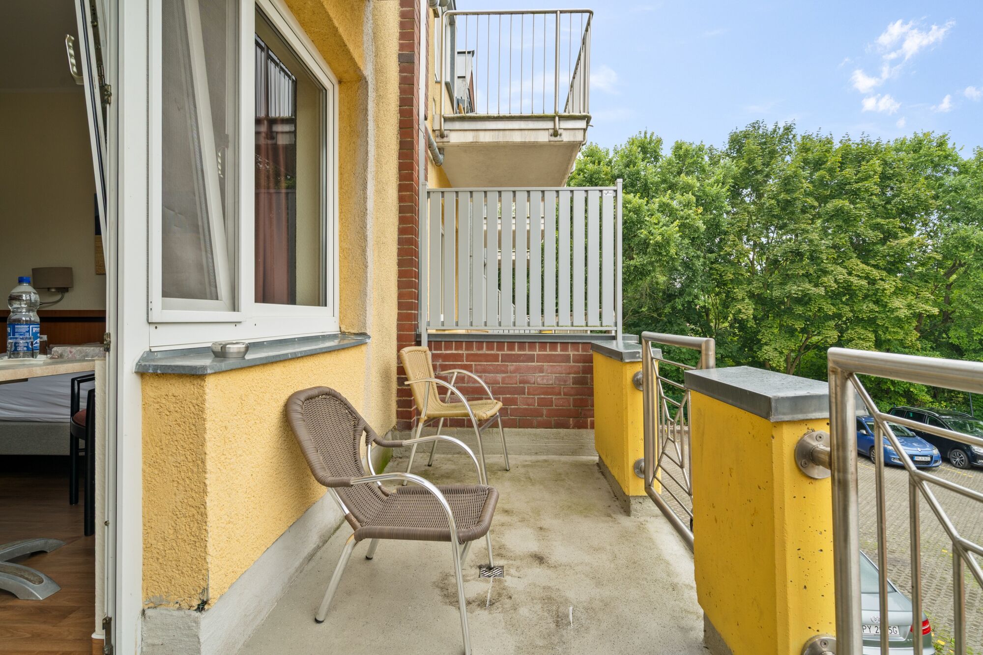 Balkon bei allen Apartment im 2.OG und Hotelzimmer im 1.OG Balkon bei allen Apartment im 2.OG und Hotelzimmer im 1.OG