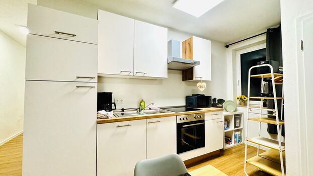 Einbauküche mit absoluter Vollausstattung + Esstisch bis 7 Personen Einbauküche mit absoluter Vollausstattung + Esstisch bis 7 Personen