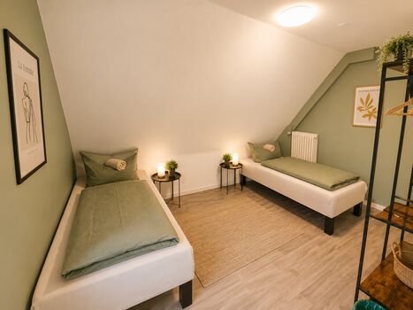 Ganzes Haus für Sie allein bis 10 Gäste 5 DZ Parkpl. Wlan, Grill, Garten Bild 5 Ganzes Haus für Sie allein bis 10 Gäste 5 DZ Parkpl. Wlan, Grill, Garten Bild 5