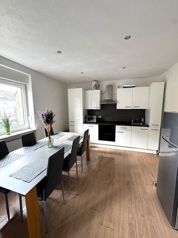 Große Wohnung mit Dachterrasse und Autobahnanbindung Picture 1 Große Wohnung mit Dachterrasse und Autobahnanbindung Picture 1