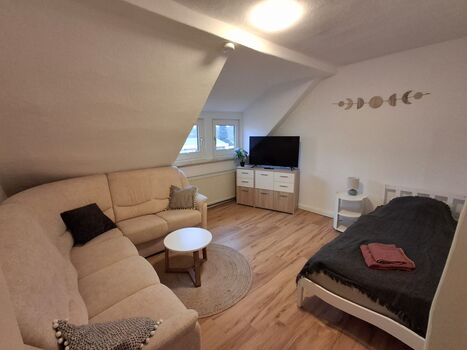 Einzelzimmer HoMe N° 17, 2.OG, R1 Bild 2 Einzelzimmer HoMe N° 17, 2.OG, R1 Bild 2