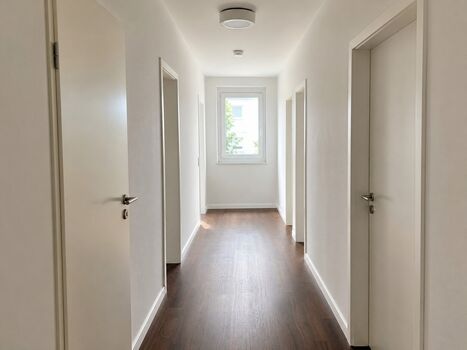 MH13 / TOMASZ-LIVING in DUISBURG - Einzelzimmer mit Schreibt Obrázok 5 MH13 / TOMASZ-LIVING in DUISBURG - Einzelzimmer mit Schreibt Obrázok 5