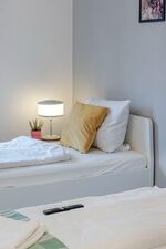 SpaceStays Monteurs Apartment for 6 Waschmaschine Küche ETC. Bild 9 SpaceStays Monteurs Apartment for 6 Waschmaschine Küche ETC. Bild 9