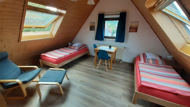 Schöne DG-Wohnung mit Gartensitzplatz Schöne DG-Wohnung mit Gartensitzplatz