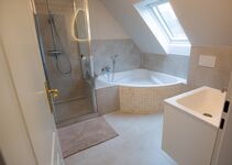 Bad mit großer Badewanne Bad mit großer Badewanne