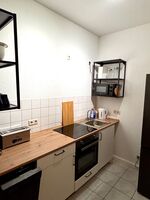 Küche mit Kochgelegenheit, Kühl- und Gefrierschrank, Mikrowelle, Toaster uvm. Küche mit Kochgelegenheit, Kühl- und Gefrierschrank, Mikrowelle, Toaster uvm.