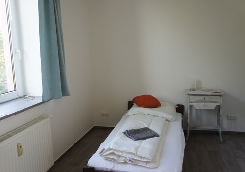 Einzelzimmer, eigener Fernseher vorhanden. Einzelzimmer, eigener Fernseher vorhanden.