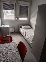 Möblierte Container-Zimmer mit 2–4 Betten zu vermieten – Für Bild 1 Möblierte Container-Zimmer mit 2–4 Betten zu vermieten – Für Bild 1