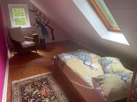 3. Schlafzimmer mit Einzelbett, Sekretär und Sessel 3. Schlafzimmer mit Einzelbett, Sekretär und Sessel