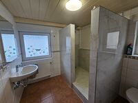 Tolles Tageslichtbadezimmer mit WC Tolles Tageslichtbadezimmer mit WC