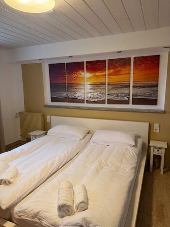 Schlafzimmer Nr.1 (mit eigenem Bad)nem Bad Schlafzimmer Nr.1 (mit eigenem Bad)nem Bad