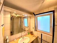 Bad mit Dusche Bad mit Dusche