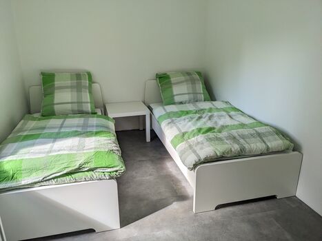 Kernsanierte neu möblierte EG-Wohnung, 4 DZ mit Einzelbetten Bild 3 Kernsanierte neu möblierte EG-Wohnung, 4 DZ mit Einzelbetten Bild 3