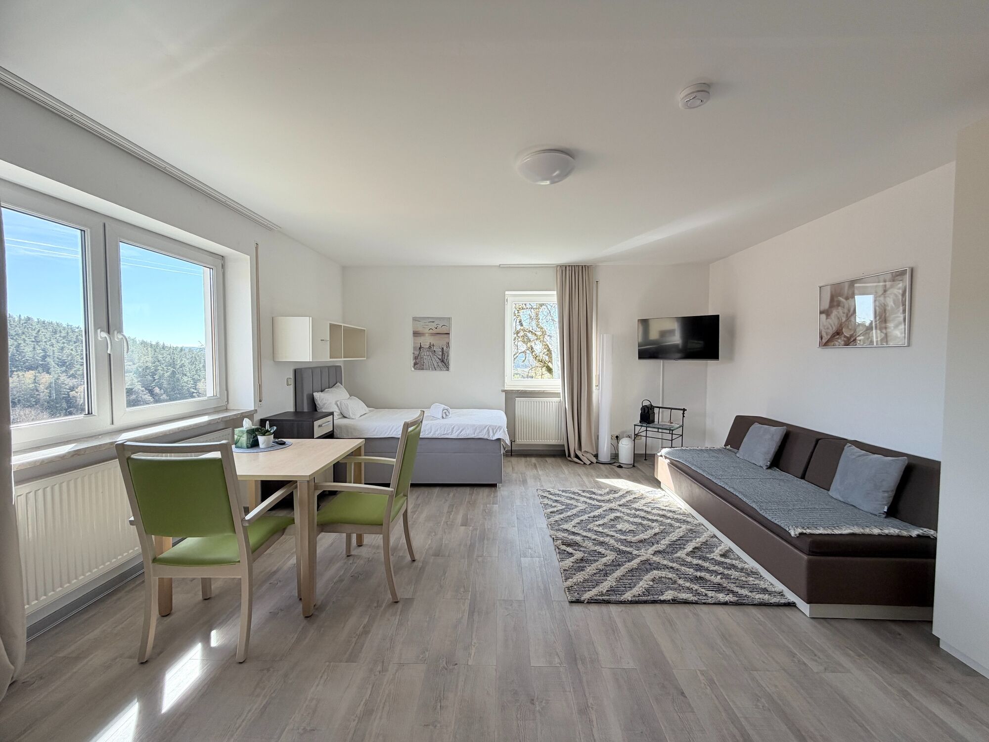 großes 2-Bett-Zimmer (3 Betten möglich) großes 2-Bett-Zimmer (3 Betten möglich)