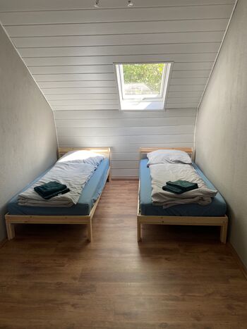 EMAS 8 / Whg. mit 2 Einzelbetten, WLAN, Küche, Waschmaschine EMAS 8 / Whg. mit 2 Einzelbetten, WLAN, Küche, Waschmaschine