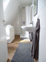 Whg. OG | Bad 1 mit Dusche und WC Whg. OG | Bad 1 mit Dusche und WC