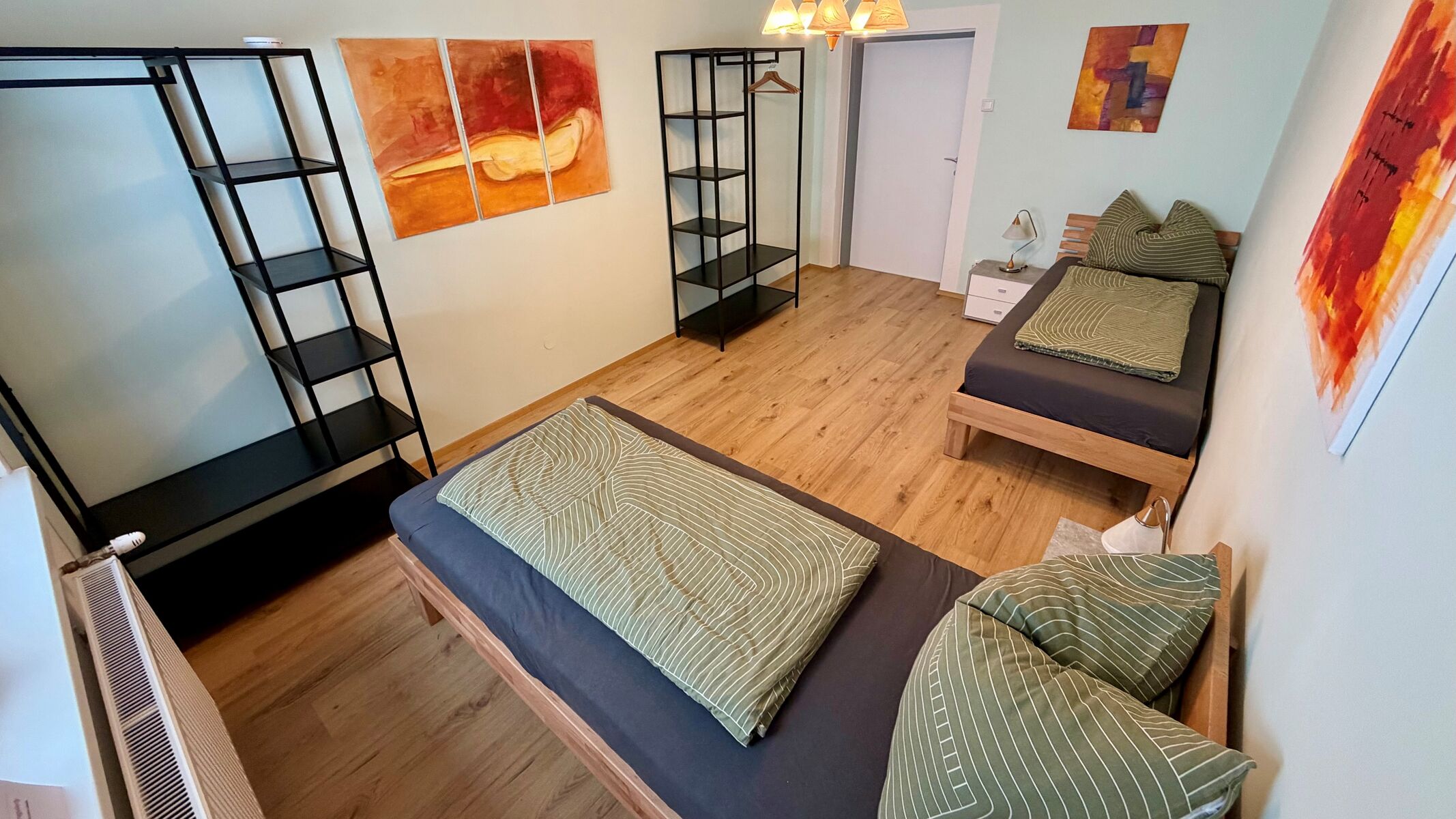 Großes Schlafzimmer mit 2 Einzelbetten Großes Schlafzimmer mit 2 Einzelbetten