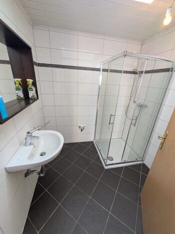 Bad mit Dusche Bad mit Dusche