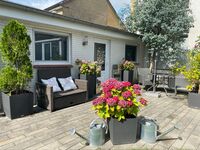 Terrassenbereich und Eingangsbereich Terrassenbereich und Eingangsbereich