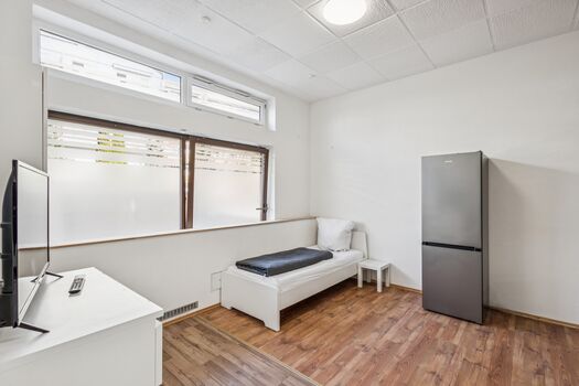 Olching - Neu renovierte Abgeschlossene Wohnung mit Eigene Bad und Küche Olching - Neu renovierte Abgeschlossene Wohnung mit Eigene Bad und Küche