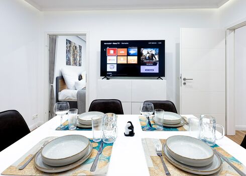 7 Personen, am Rathaus direkt Tiefgarage 20.30 bis 8.30 frei Bild 2 7 Personen, am Rathaus direkt Tiefgarage 20.30 bis 8.30 frei Bild 2