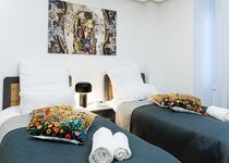 7 Personen, am Rathaus direkt Tiefgarage 20.30 bis 8.30 frei Bild 3 7 Personen, am Rathaus direkt Tiefgarage 20.30 bis 8.30 frei Bild 3