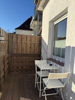 Balkon mit Sitzplatz und Aschenbecher Balkon mit Sitzplatz und Aschenbecher