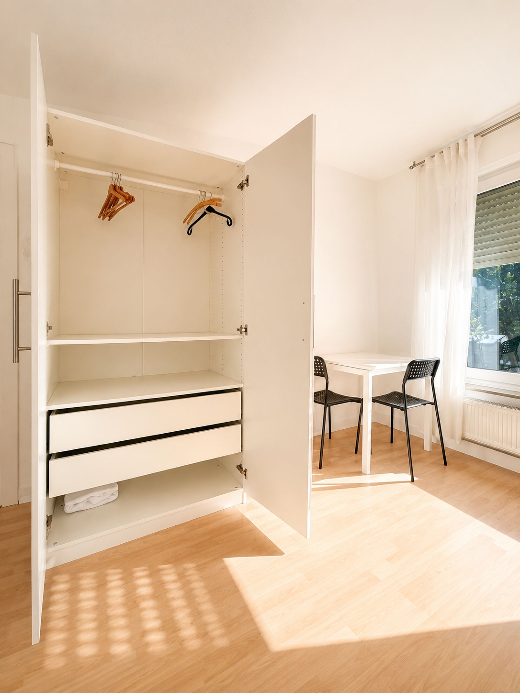 Schrank und Sitzecke im Schlafzimmer Schrank und Sitzecke im Schlafzimmer