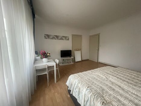 komfortables Einzelzimmer Forbach - Smart TV, Küche und WLAN Bild 3 komfortables Einzelzimmer Forbach - Smart TV, Küche und WLAN Bild 3