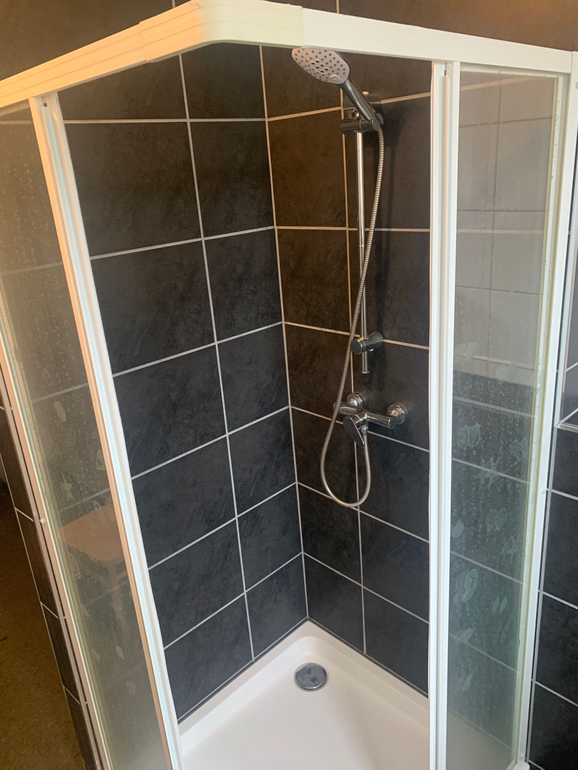 2 Bäder pro Wohnung 2 Bäder pro Wohnung