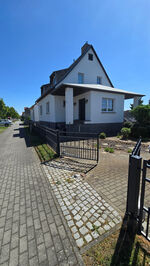 Haus Tor öffnet Haus Tor öffnet