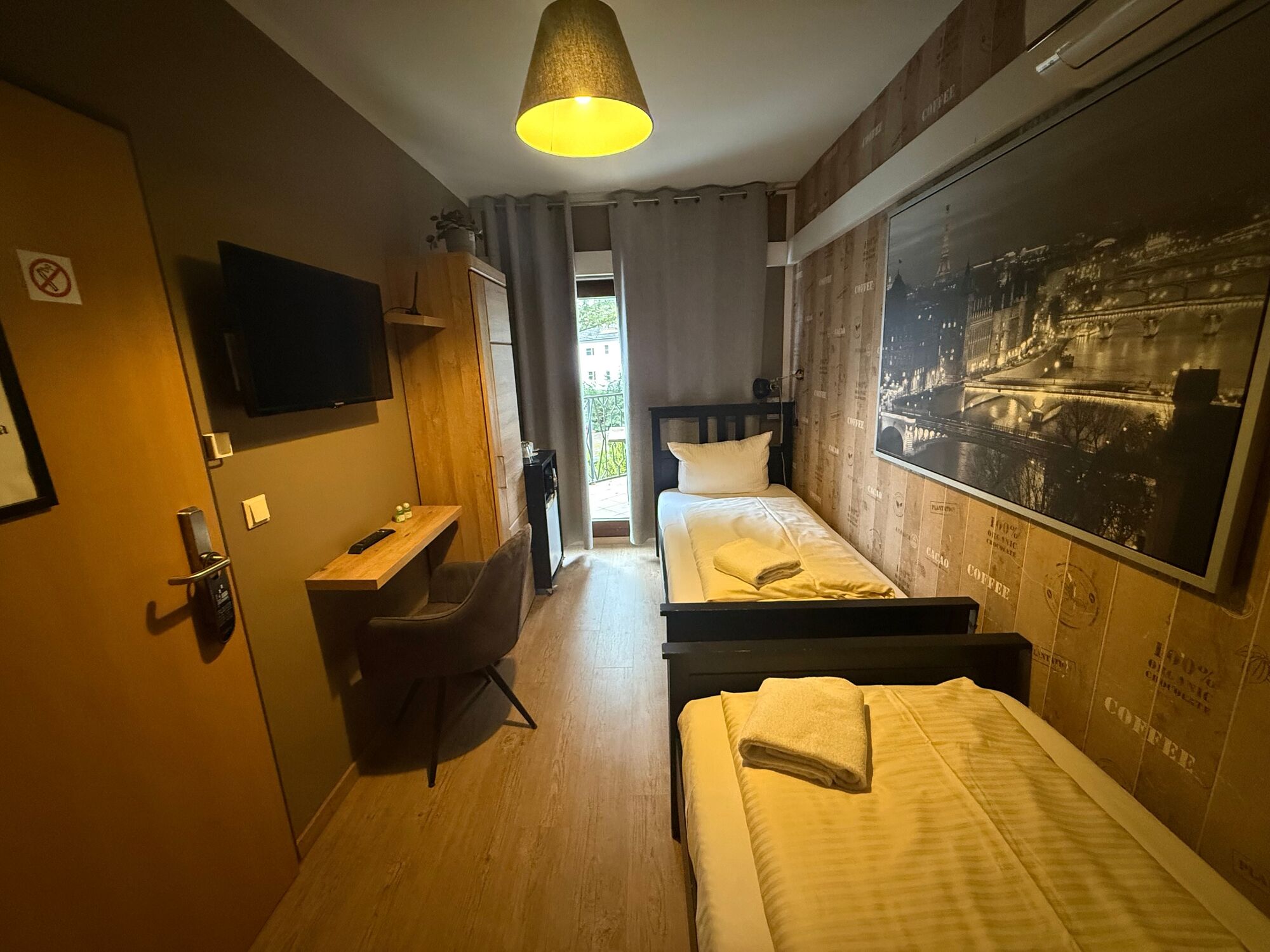 Zweibettzimmer mit Gemeinschaftsbad Zweibettzimmer mit Gemeinschaftsbad