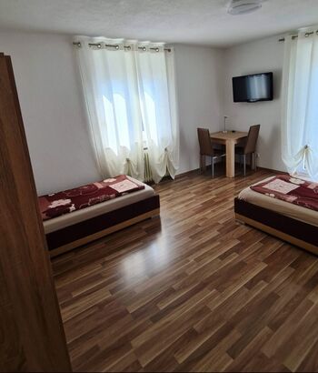 Zimmer mit zwei Einzelbetten Zimmer mit zwei Einzelbetten