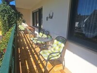 FeWo 1: Überdachter Balkon mit Sitzgruppe FeWo 1: Überdachter Balkon mit Sitzgruppe