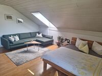 FeWo 2: Wohn-/Schlafzimmer, Blick zur Sitzecke FeWo 2: Wohn-/Schlafzimmer, Blick zur Sitzecke