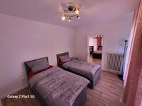 Monteure (8 Pers.), Boxspring-Betten, Krefeld-Zentrum, Terrasse, WLAN Bild 2