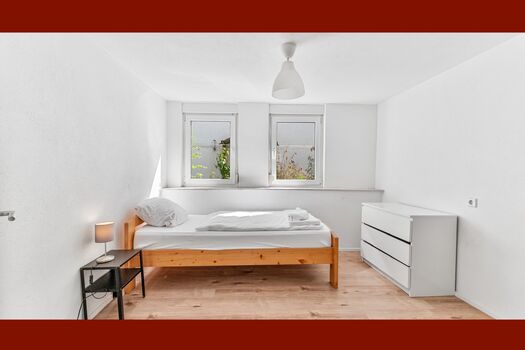 NEU Monteurhaus in Nürtingen, WiFi, Smart TV, Waschmaschine