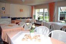 Buchungsanfragen: Tel. 0179-5457990, E-mail: 1hotel@web.de