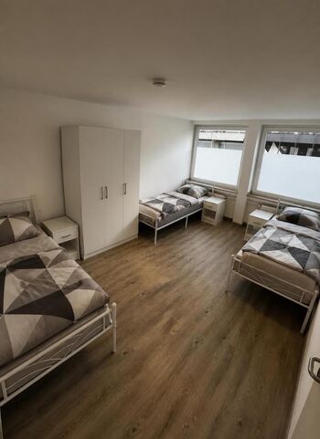🏠 Monteurwohnung Leverkusen | bis 7 Personen | 📶 WLAN 🧺 Waschmaschine Zdjęcie 2