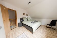 Großes Haus mit viel Platz und Parkplätzen Bild 3