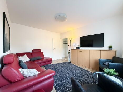 Monteur-Haus: 5 SZ, 7 Betten, Wallbox, Parkplatz, Garten Bild 2