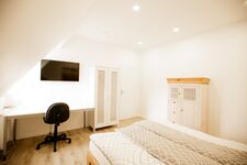 Monteur-Haus: 5 SZ, 7 Betten, Wallbox, Parkplatz, Garten Bild 9