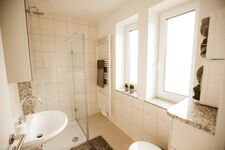 Monteur-Haus: 5 SZ, 7 Betten, Wallbox, Parkplatz, Garten Bild 4