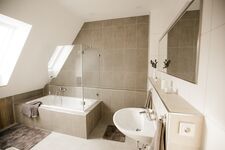 Monteur-Haus: 5 SZ, 7 Betten, Wallbox, Parkplatz, Garten Bild 16